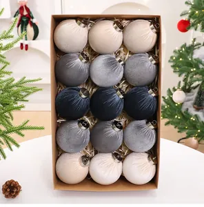 Set di 15 eleganti palline di Natale in velluto nei colori blu, grigio e crema.