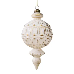 Vintage-Weihnachtsschmuck in Distressed-Weiß und Gold für den Tannenbaum