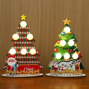 Dekorative beleuchtete Weihnachtsbäume aus Holz mit Weihnachtsmann und Rentier-Motiv