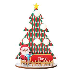 Handgefertigte Weihnachtsbaum-Tischdeko aus Holz mit LED-Lichtern und Weihnachtsmann