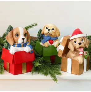 Lot de trois figurines de chiots de Noël en résine dans des boîtes cadeaux festives décor