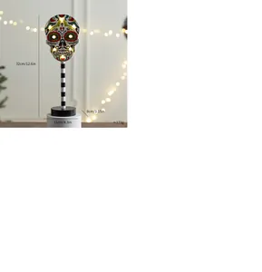 Halloween LED Zuckerschädel-Nachtlicht aus Holz, 32 cm hohe dekorative Tischlampe
