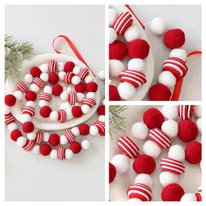 Guirlande de boules en feutre rouge et blanche pour sapin de Noël et décor de fenêtre.