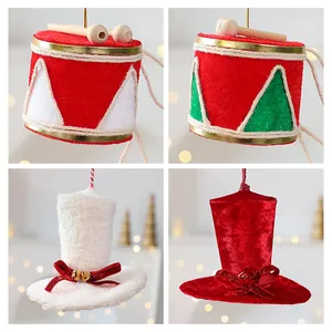 Petits tambours rouges et chapeaux en peluche de Noël pour décorations d'arbres festifs