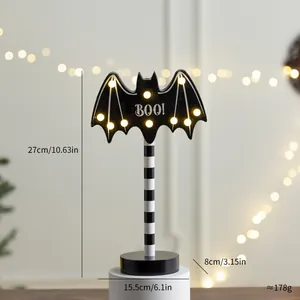 Detailansicht des Halloween-Fledermaus-LED-Holzschilds mit genauen Maßen 27x15,5x8cm