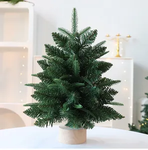 Piccolo albero di Natale da tavolo in PE e PVC con base in legno per decoro casa.