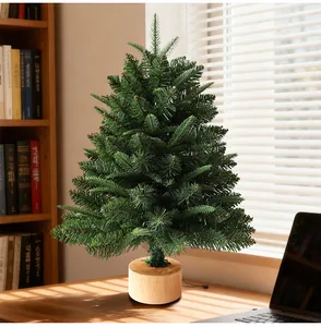 Albero di Natale artificiale da tavolo con aghi in PE densi e base in legno naturale