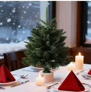 Mini albero di Natale artificiale per la decorazione festiva del tavolo da pranzo