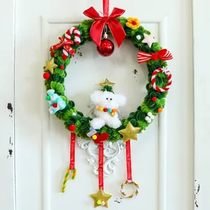 Corona de Navidad tejida DIY 27cm con perro de peluche y lazo rojo decorativo