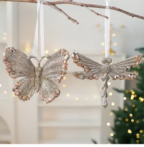 Champagnerfarbene Weihnachtsanhänger als Schmetterling und Libelle mit Glitzer-Pailletten