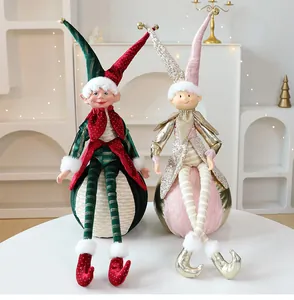 Rote grüne und rosa glitzernde Weihnachtselfenpuppen für die festliche Wohndeko