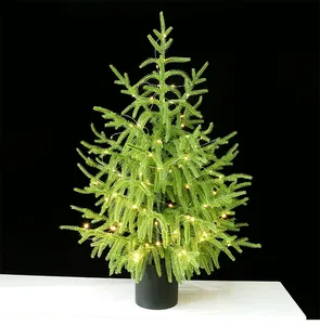 Petit sapin de Noël artificiel type pin de Norfolk avec lumières LED blanc chaud