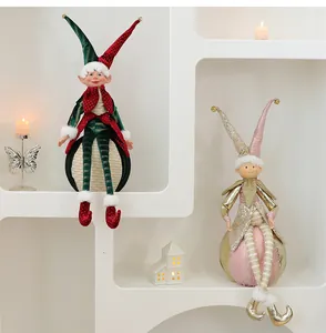 Detaillierte handgefertigte Weihnachts-Elfenpuppen in Rot, Grün und Goldtönen