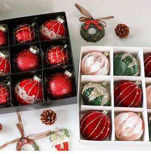 Juego de bolas de Navidad de 8 cm pintadas a mano en una caja de regalo festiva