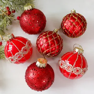 Set de 6 bolas de Navidad rojas de 8cm con diseños de purpurina, rejilla y encaje.