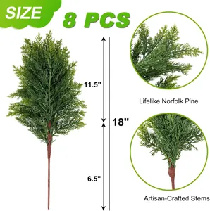 Dimensioni e dettagli di rami di pino Norfolk artificiale da 45 cm per decoro natalizio