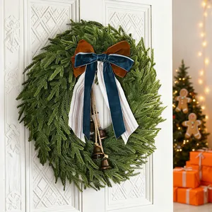 Ghirlanda di Natale in Pino di Norfolk Con Fiocco di Velluto Campane in Metallo Retro Ghirlanda di Verdura Invernale Artificiale Decorazione