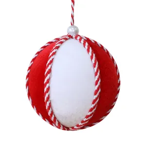 Bola de Navidad de felpa roja y blanca de 10cm para colgar en el árbol y decoración