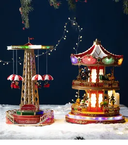 Gedetailleerd beeld van verlichte kerstcarrousel en zweefmolen muziekdozen