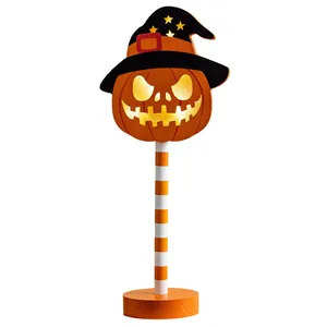 Halloween LED Kürbis-Tischlampe aus Holz mit Hexenhut für die festliche Dekoration