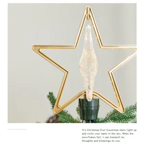 Elegante goldene LED-Weihnachtsbaumspitze in Sternform mit feinen Kristalldetails