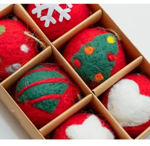 Juego de bolas de Navidad artesanales de fieltro de lana en caja de regalo