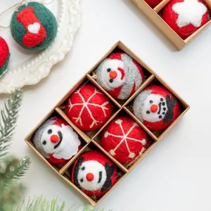 Set de bolas de Navidad de fieltro de lana hechas a mano con muñecos de nieve y copos