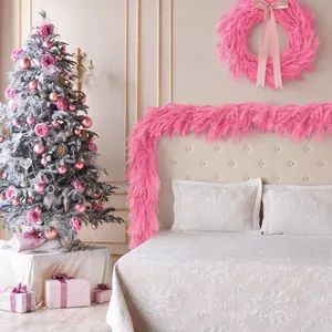 Ghirlanda e corona di pino rosa Norfolk di qualità per decorazione natalizia della camera da letto.