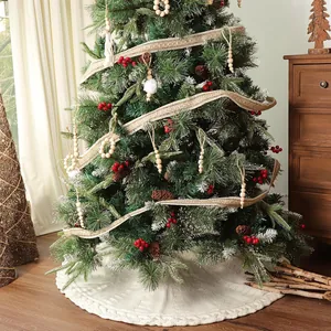 Détail d'une jupe de sapin de Noël en tricot blanc de 120 cm de décoration