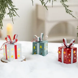 Pendentif Boîte Cadeau Lumineuse en Fer de Noël Nordique Ornement Suspendu Créatif pour Sapin de Noël avec Lumière LED