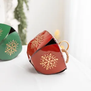 Cloches de Noël vintage en métal peintes avec motif flocon doré et corde de chanvre
