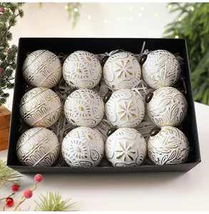 Set of 12 white and gold vintage 8cm Christmas ball ornaments in a black gift box