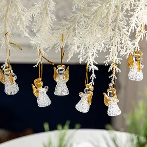 Elegante klare Kristallglas Engel Ornamente mit Goldflügeln am Weihnachtsbaum hängend