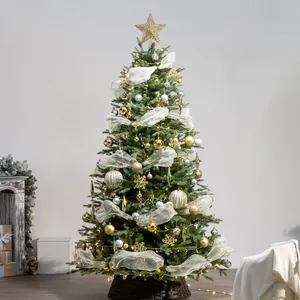 Exuberante árbol de Navidad de PE y PVC con adornos dorados y luces cálidas de led