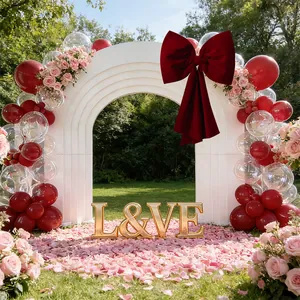 Grand nœud en velours rouge pour décoration de mariage ou événement de la Saint-Valentin.