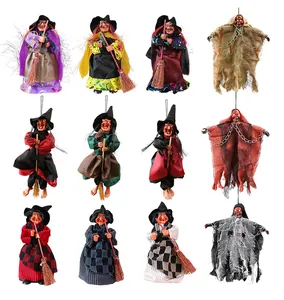 Assortiment de décorations d'Halloween à suspendre avec sorcières et fantômes lumineux.