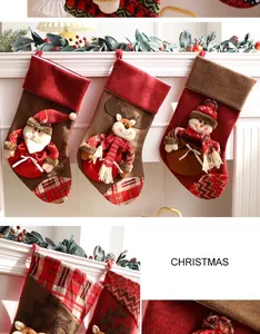 Set di tre calze di Natale 3D con Babbo Natale, renna e pupazzo di neve.