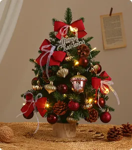 Mini albero di Natale da tavolo decorato con luci LED, fiocchi rossi e palline