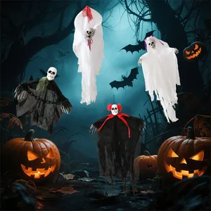 Hängende Halloween Geist Dekorationen mit Totenköpfen und gruseligem Gazestoff für Partys