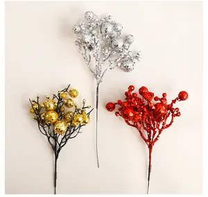 Lot de trois tiges de baies de Noël scintillantes en argent, or et rouge pour décoration.