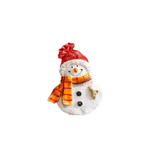 Niedlicher Weihnachts-Schneemann-Anhänger mit roter Mütze für festliche Dekoration