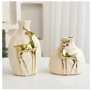 Elegantes Keramik-Vasenset mit goldenem Hirschmotiv für modernes Wohndekor Design