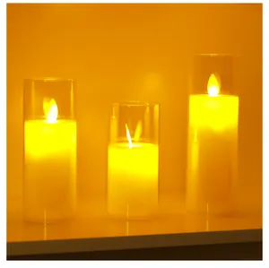 Set di tre candele elettroniche LED con fiamme oscillanti in cilindri di vetro trasparente per decor
