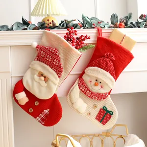 Grandi calze di Natale a maglia con disegni 3D di Babbo Natale e pupazzo di neve