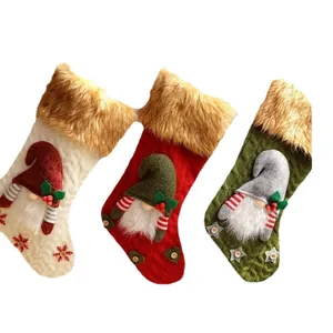 Set di 3 calze natalizie decorative in maglia con applicazioni di gnomi e finta pelliccia