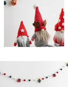 Vue détaillée de gnomes de Noël et guirlande de boules en feutre avec décorations