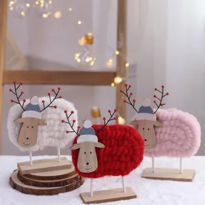 Handgemaakte kerstrendierversieringen met wollen lichaam en houten voet voor decor