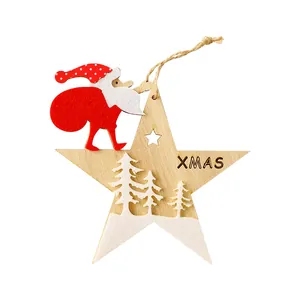 Prachtig houten ster kerstornament met kerstman figuur en XMAS gravure voor de boom