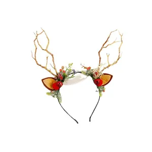 Serre-tête bois de cerf de Noël avec fleurs et baies décoratives