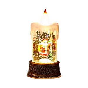 Decoratieve LED-kerstkaars met kerstmanmotief en een schitterend sneeuwbol-lichteffect